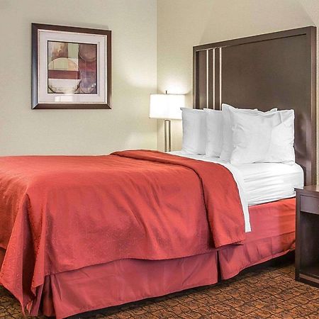 Quality Inn & Suites Woodland - Sacramento Airport Exterior photo