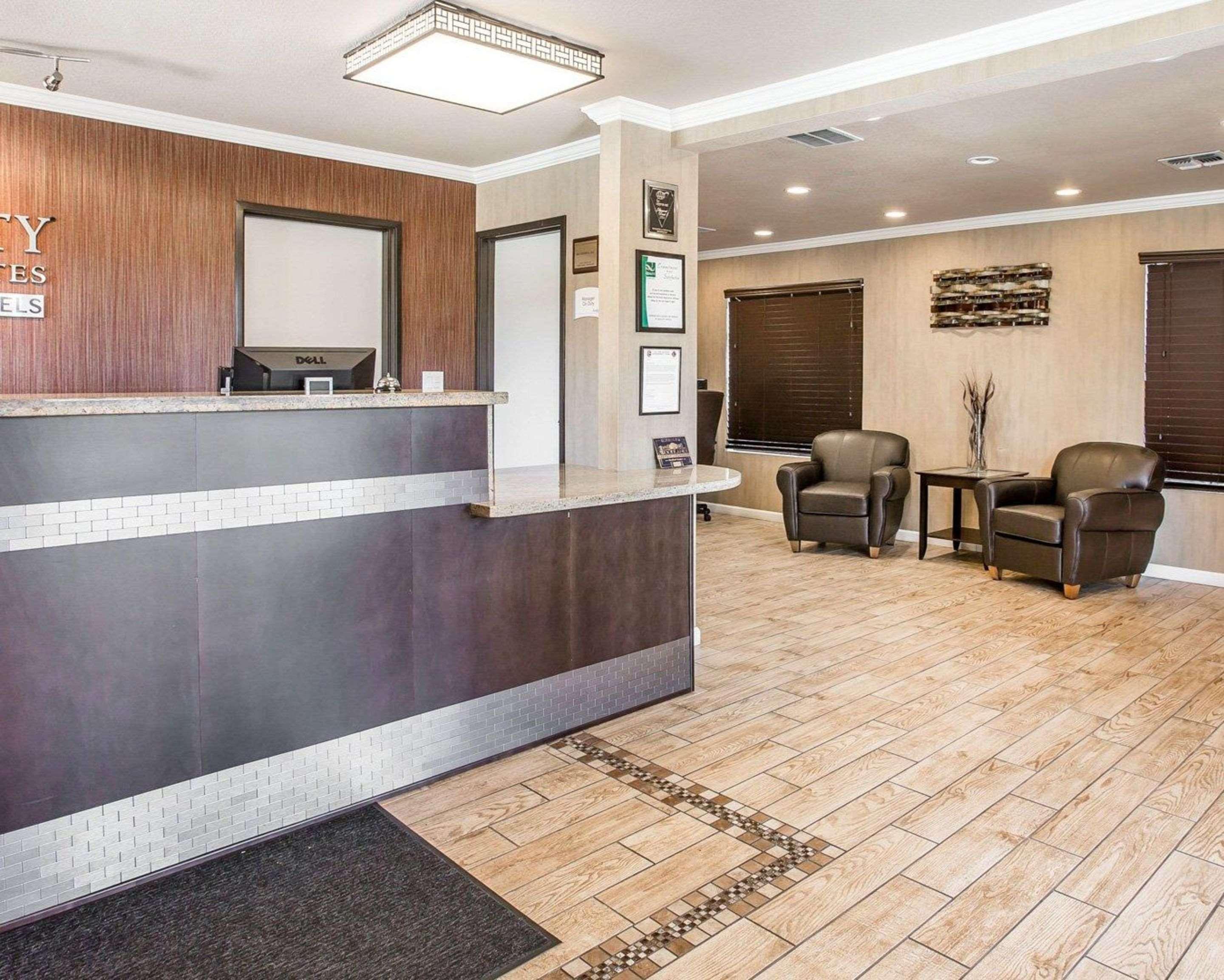 Quality Inn & Suites Woodland - Sacramento Airport Exterior photo